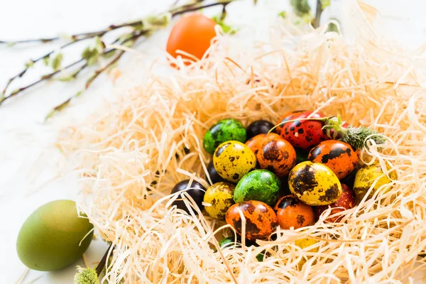 Coloridos huevos de Pascua — Foto de Stock