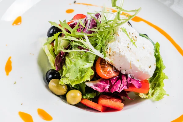 Delicious greek salad — Stock Photo, Image