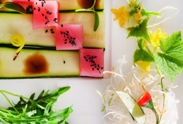 Lezzetli ton balıklı sashimi — Stok fotoğraf