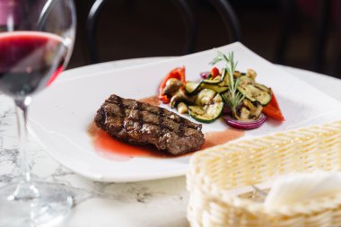 sebzeler lezzetli biftek