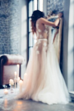 Güzel bir elbise içinde güzel gelin