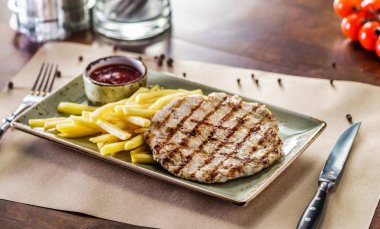 biftek ile kızarmış patates