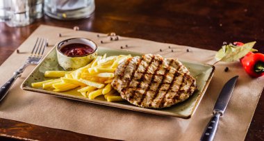 biftek ile kızarmış patates