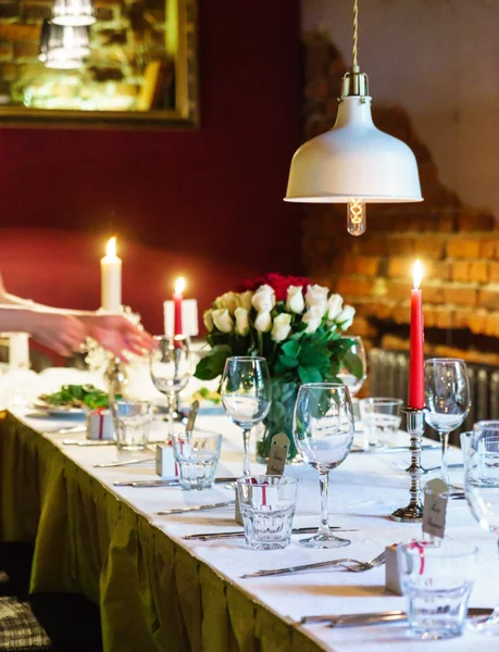 Geschmückter Hochzeitstisch — Stockfoto