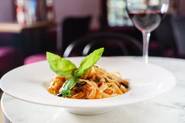 Delicious pasta with shrimps — Stock Photo, Image