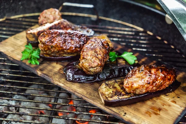 Escalopes grillées aux légumes — Photo