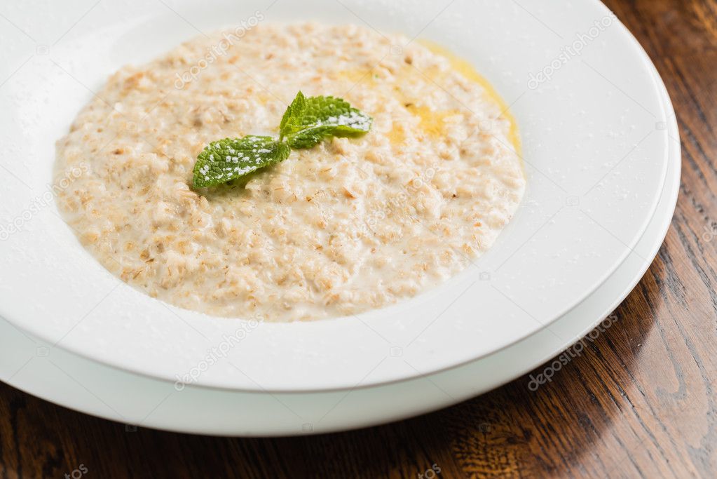 Simple oats porridge 