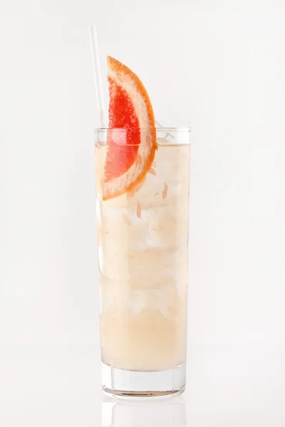Холодный коктейль в стакане — стоковое фото