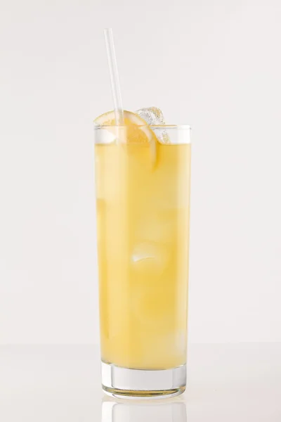 Iced koktajl w szklance — Zdjęcie stockowe