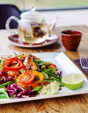 Taze Japon salatası