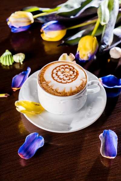 Xícara de bebida cappuccino — Fotografia de Stock