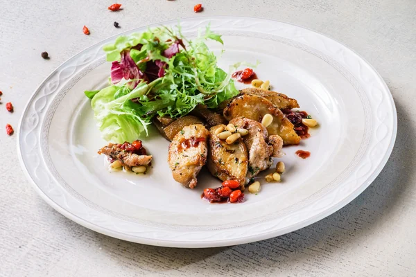 Foie gras avec salade — Photo