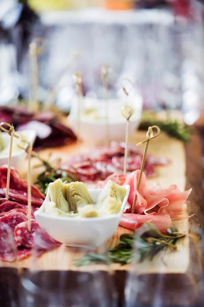 Snack en mesa de catering —  Fotos de Stock