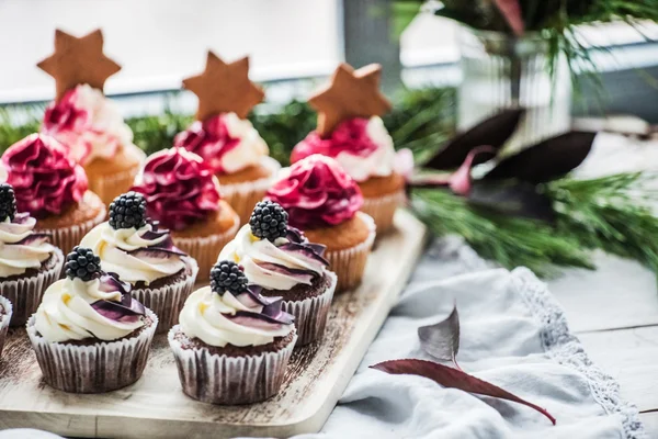 Delicious berry cupcakes — Stock Photo, Image