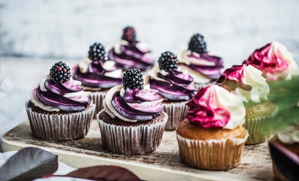Delicious berry cupcakes — Stock Photo, Image