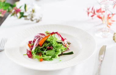 sağlıklı taze salata