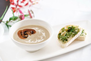 Mantar kremalı çorba.