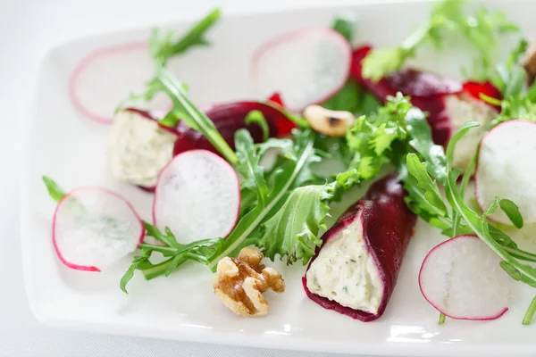 Rote Bete mit Ziegenkäse — Stockfoto