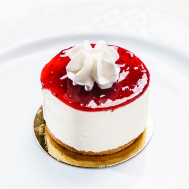 Çilek soslu cheesecake