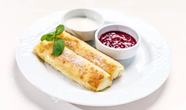 Pannenkoeken met apple jam — Stockfoto