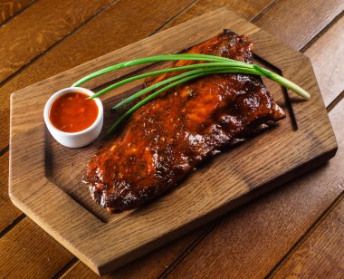 Sıcak ızgara kaburga