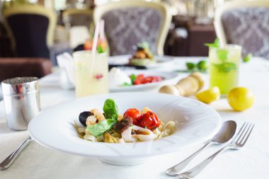 lezzetli deniz ürünleri makarna