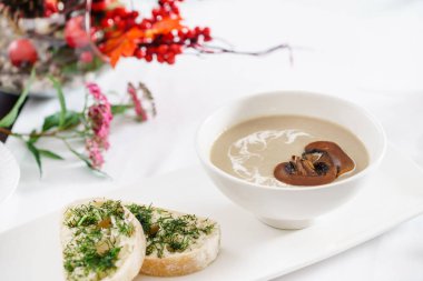 Mantar kremalı çorba.