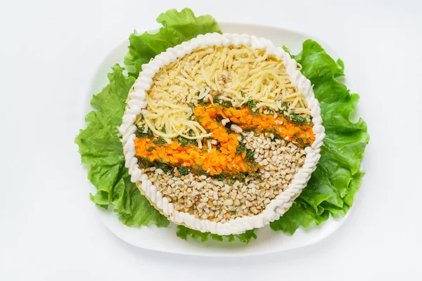 Вкусный многослойный салат — стоковое фото