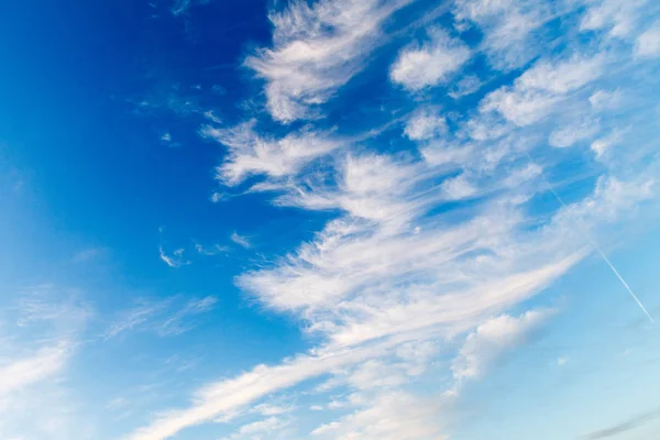 雲に包まれた美しい青空 — ストック写真