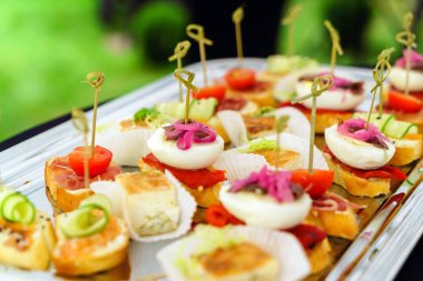 Tablo catering üzerinde aperatifler