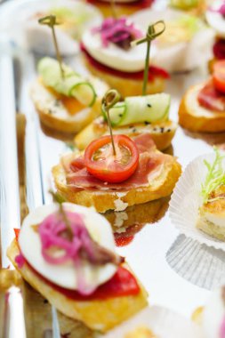 Tablo catering üzerinde aperatifler