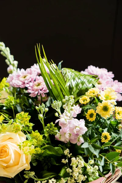 Букет нежных цветов — стоковое фото