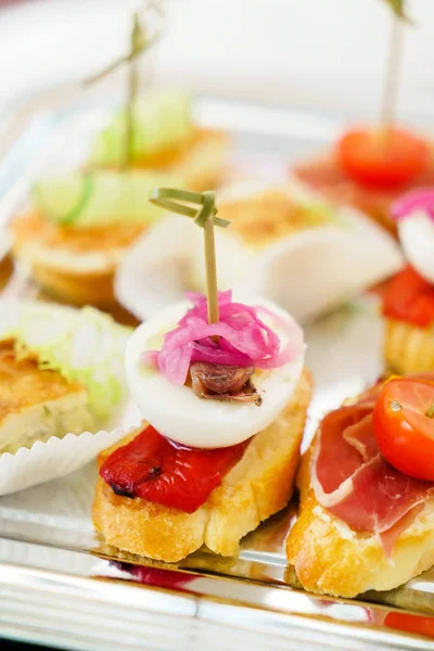 Snacks på catering tabell — Stockfoto