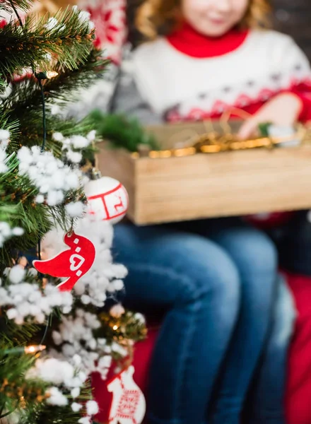 Glückliche Familie zur Weihnachtszeit — Stockfoto
