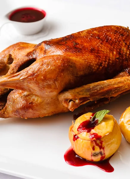 Roasted goose with filling — Stock Photo, Image