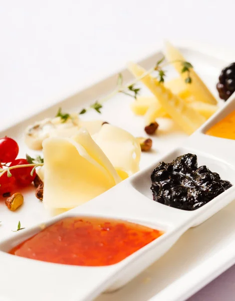 Assorted cheese plate — Stock Photo, Image