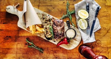 Patates ile Baharatlı biftek