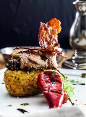 Patates ile kavrulmuş bıldırcın