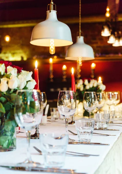 Geschmückter Hochzeitstisch — Stockfoto