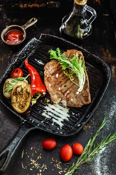 Heißes Steak vom Grill — Stockfoto