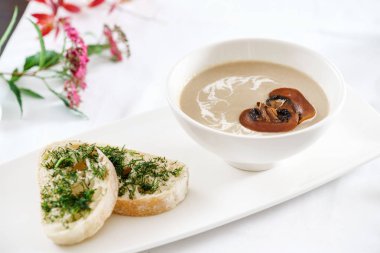 Mantar kremalı çorba. 