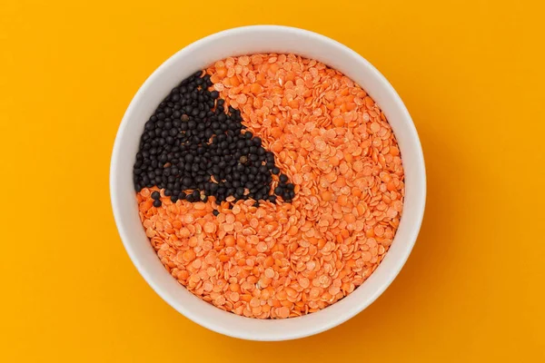 Orange and black lentils — Stock Photo, Image