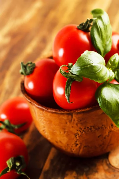 Fresh ripe tomatoes — Stock Photo, Image