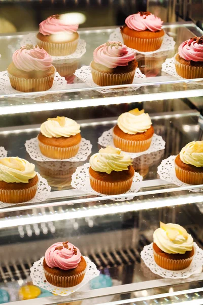 Süße leckere Cupcakes — Stockfoto