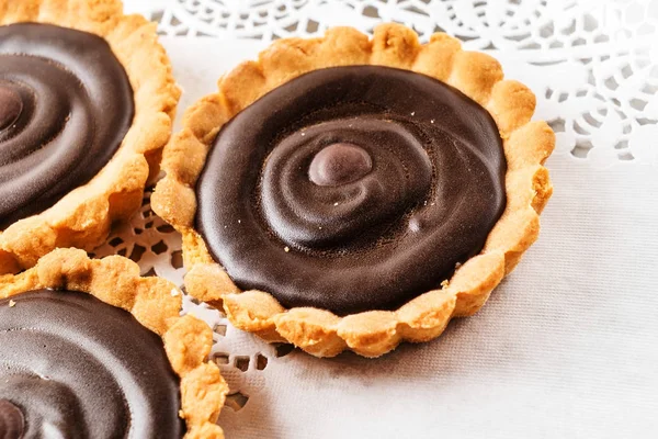 Вкусные шоколадные пироги — стоковое фото