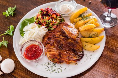 biftek sebzeli patates ile