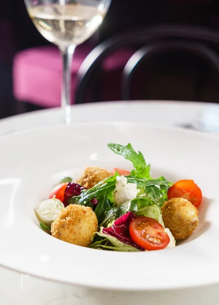 Salad with mozzarella balls — Stock Photo, Image