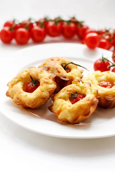 Kek kiraz domates ile — Stok fotoğraf
