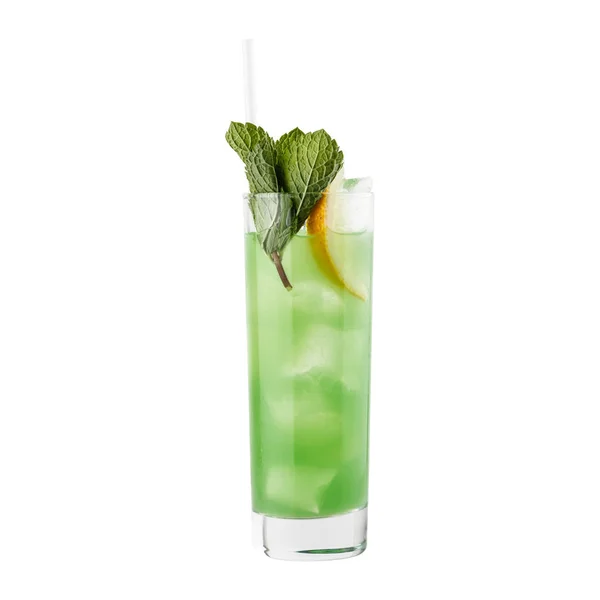 Cocktail auf weißem Hintergrund — Stockfoto