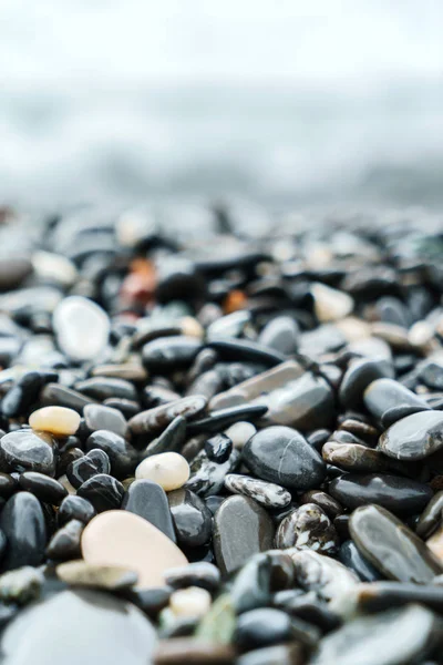 Pietre bagnate e mare — Foto Stock